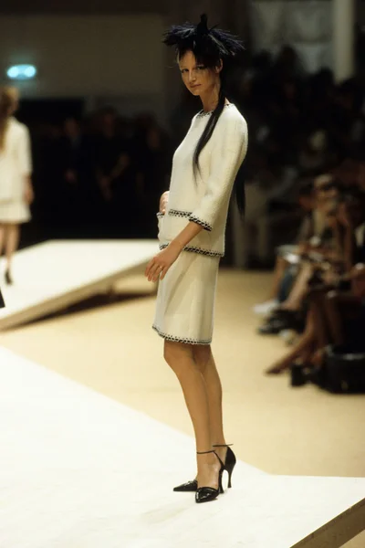 Look 18